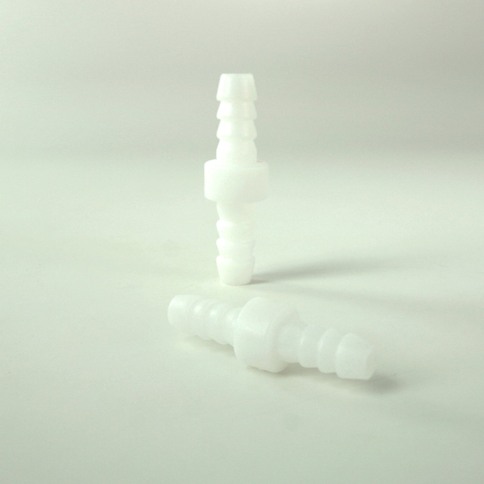 Quick-Release Vacuum Fitting 1/4" Barbed Male-to-Male